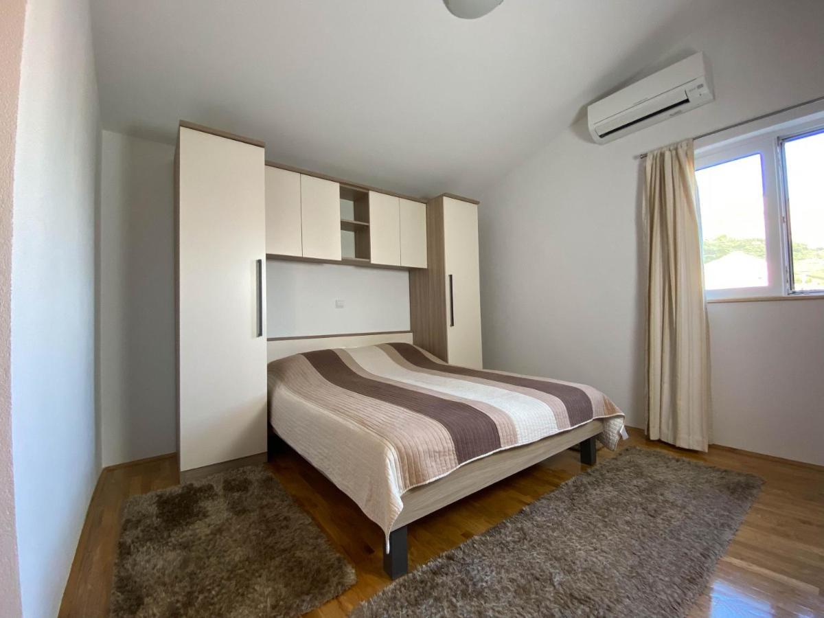 ホテル Apartman Ivan マカルスカ エクステリア 写真