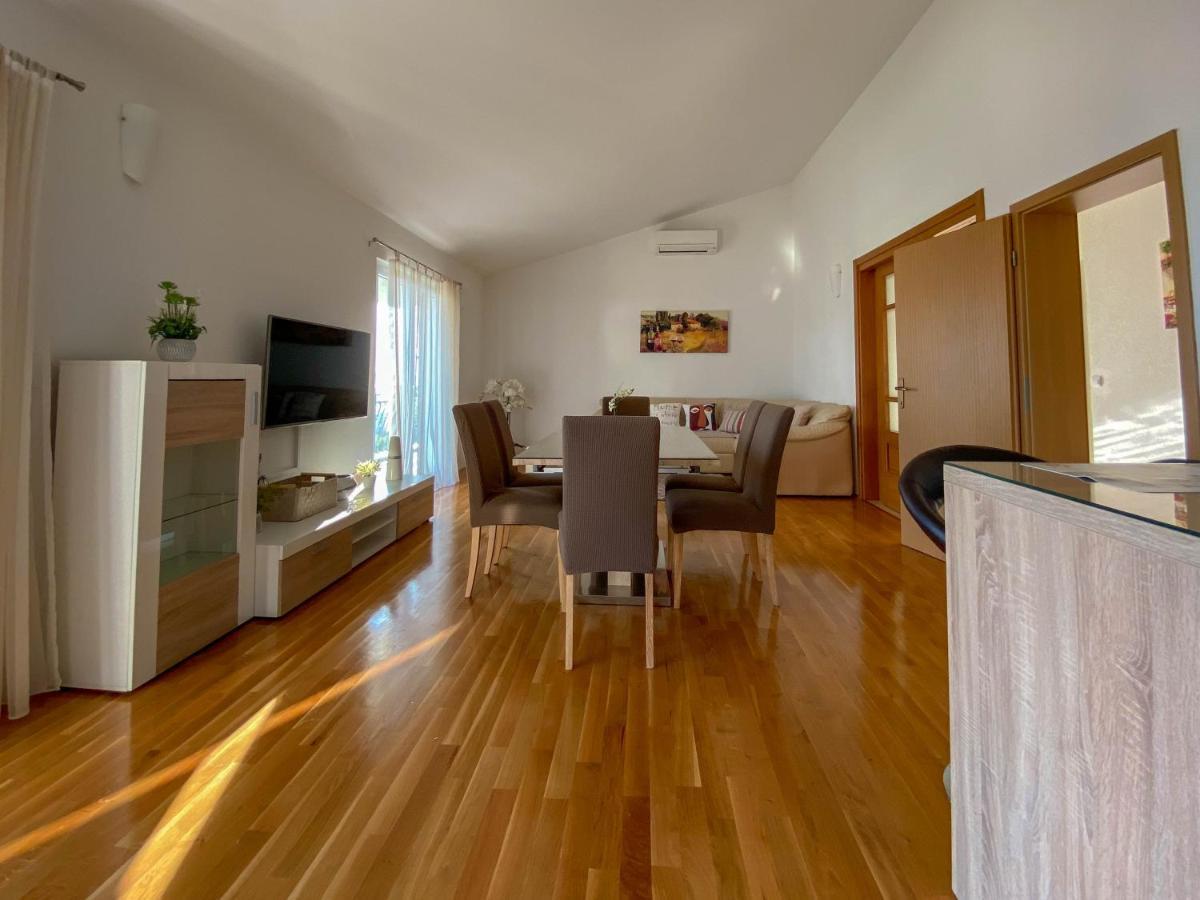 ホテル Apartman Ivan マカルスカ エクステリア 写真