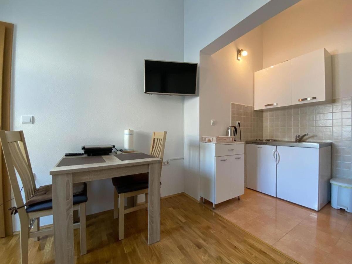 ホテル Apartman Ivan マカルスカ エクステリア 写真